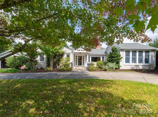 445 Lakeshore Dr, Asheville, NC 28804