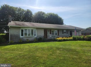 464 N Railroad Ave, New Holland, PA 17557