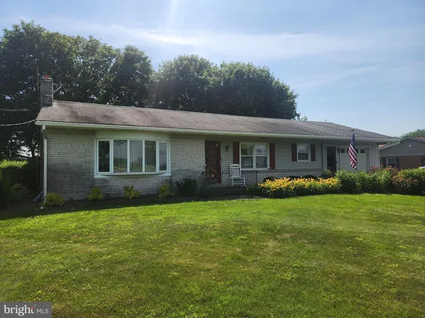 464 N Railroad Ave, New Holland, PA 17557
