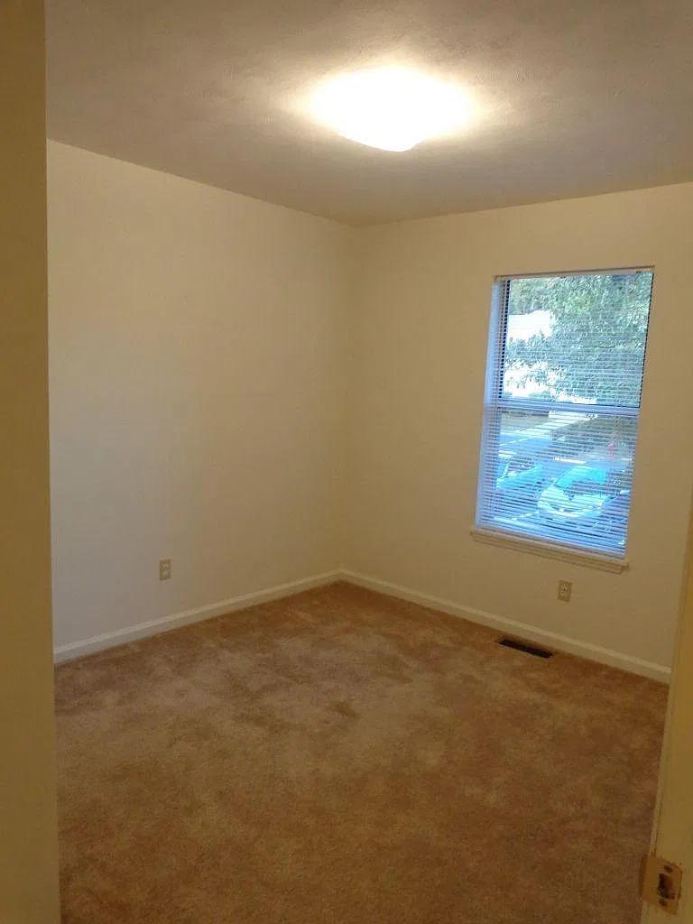 219 Janie Ln — Photo 3