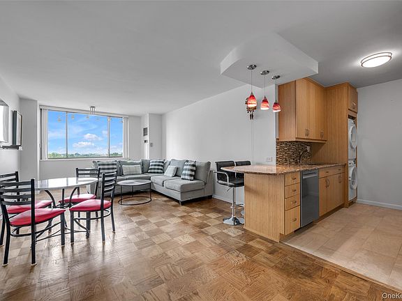 4th image of 271-10 Grand Central Parkway #9F