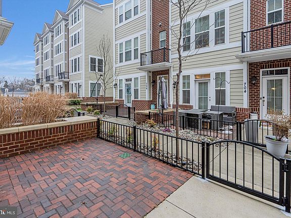 2nd image of 805 Francis Harris Pl