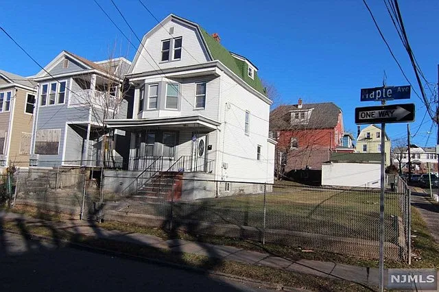 178-180 Maple Ave photo 1