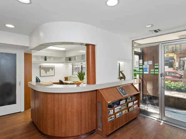 251 East 51st Street image 2 of 12