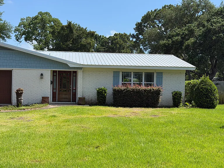 312 Yacht Club Dr NE — Photo 5