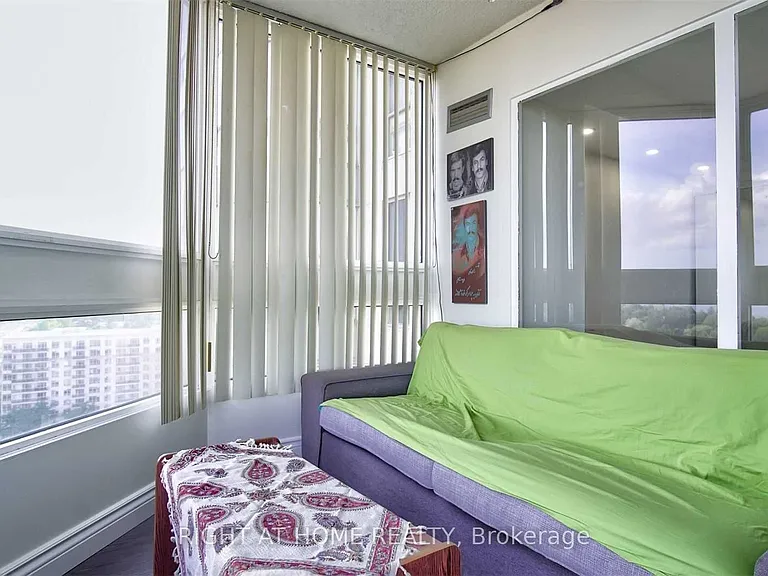 3233 Eglinton Ave E #1406 — Photo 11