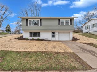 3206 Magnolia Ct, Bettendorf, IA