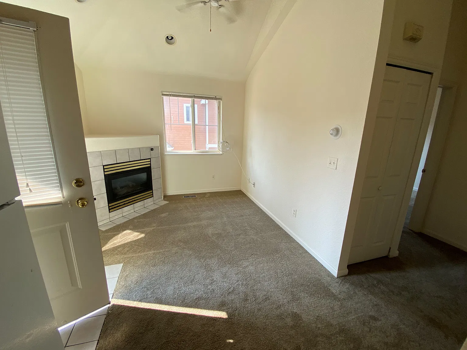 2 bed, 500 sqft, $1,595 — Photo 2