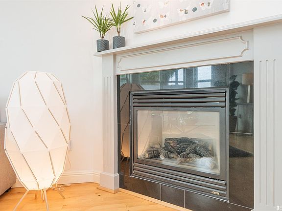 5th image of 52 Sheridan St APT 5