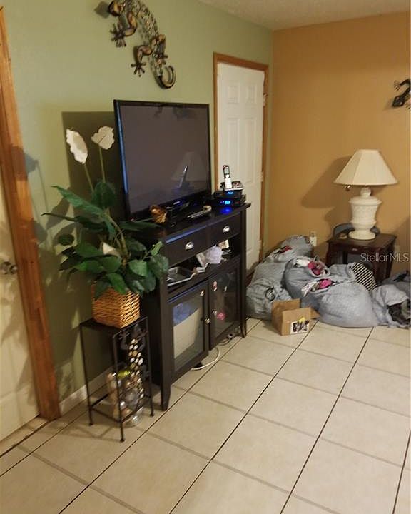 1st image of 324 Montgomery Ct