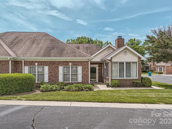 9831 Willow Bark Ct, Charlotte, NC 28210