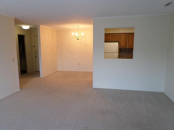 5th image of 40 Stenton Ave APT 304