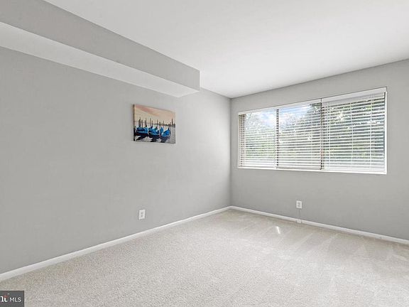 5th image of 5801 Quantrell Ave
