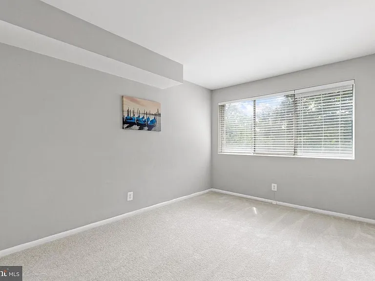 5801 Quantrell Ave — Photo 5