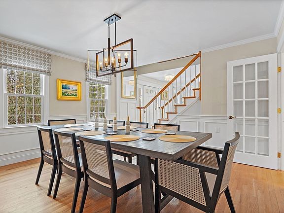 3rd image of 48 Chanticleer Rd