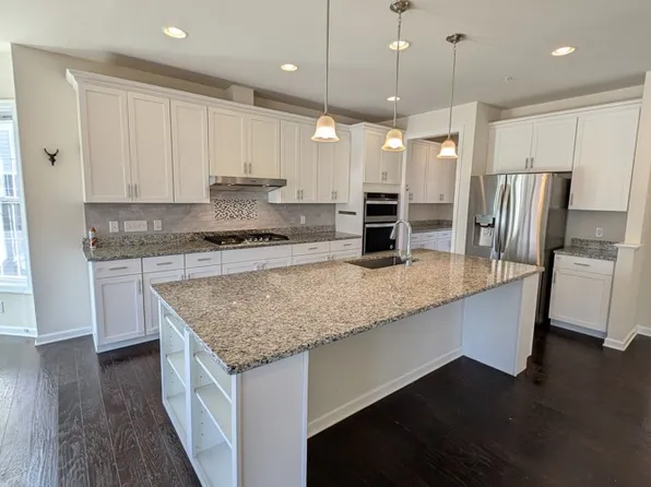 17 Walnut Way, Hopkinton, MA 01748