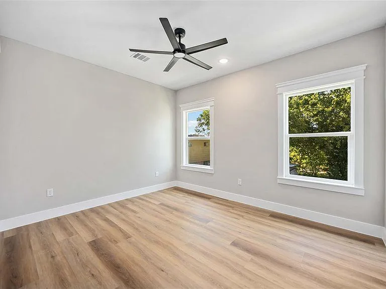 4624 Mayflower St #B — Photo 32