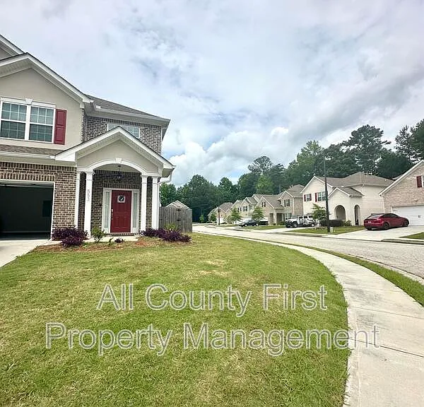 553 Sprayberry Dr — Photo 2