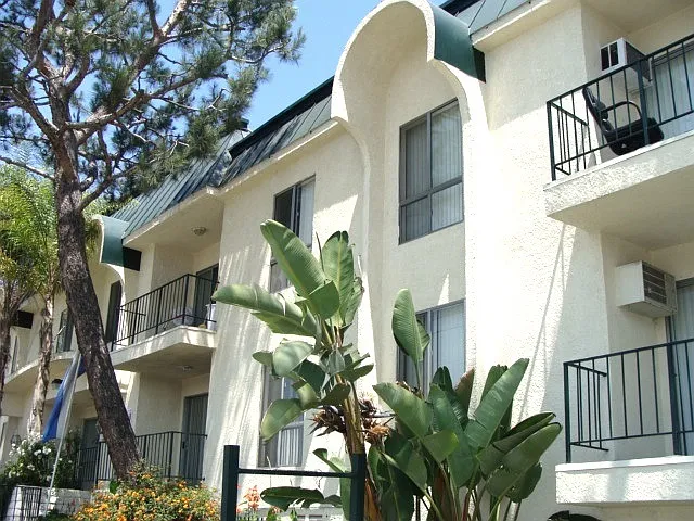 20317 Saticoy St — Photo 35