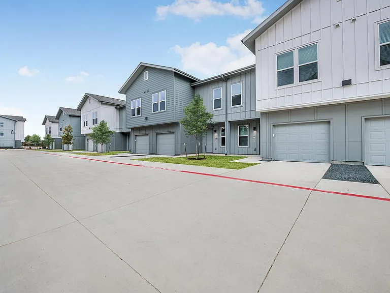Alta Westinghouse Townhomes — Photo 32