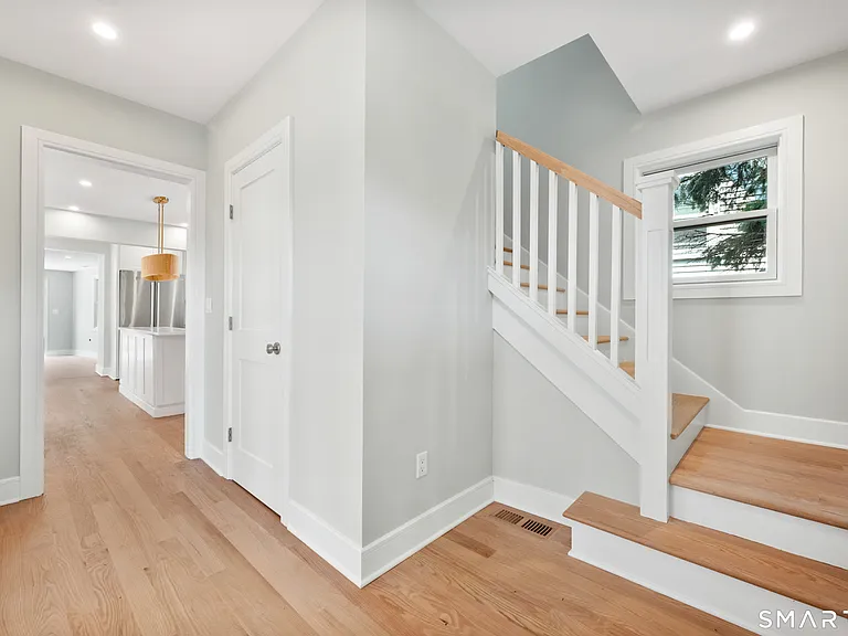 115 E Elm St — Photo 2