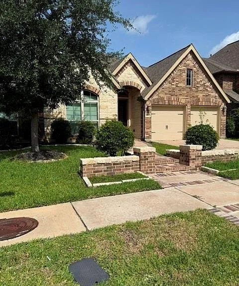16923 Lumberton Dr — Photo 2