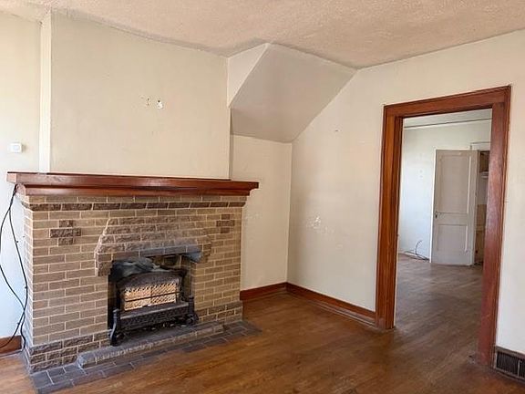 3rd image of 724 NE 17th St