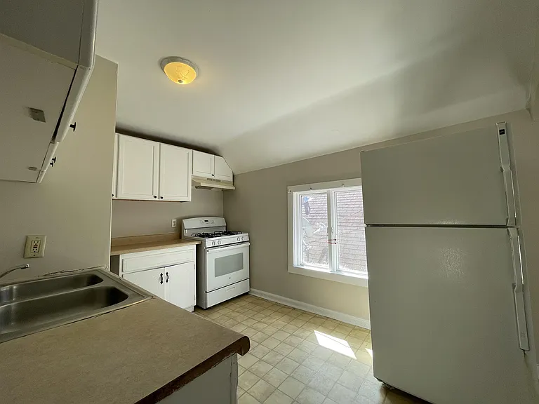 2113 5th St NE #2 — Photo 7