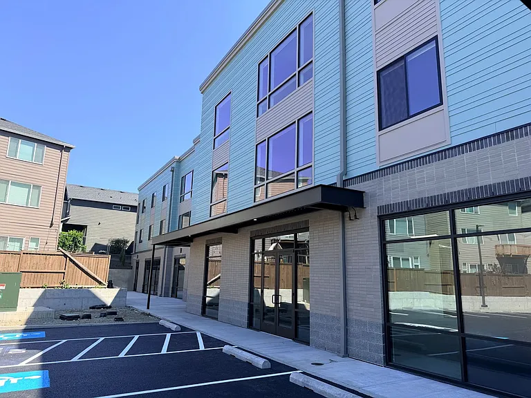 Abbey Creek Square Luxury Apartments — Photo 61