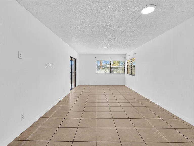 220 Lakeview Dr #210 — Photo 12