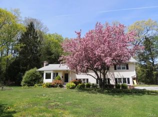 528 Pepper Ridge Cir, Stamford, CT 06905