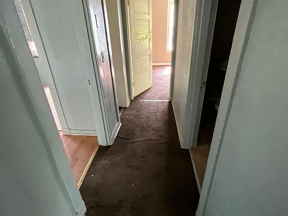 3rd image of 2825C Desoto St