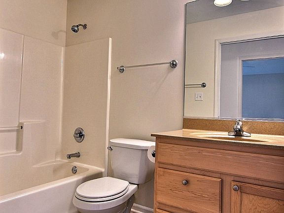 5th image of 891 Thoreau Trl