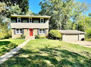 928 Griffin Ave, Mahtomedi, MN 55115