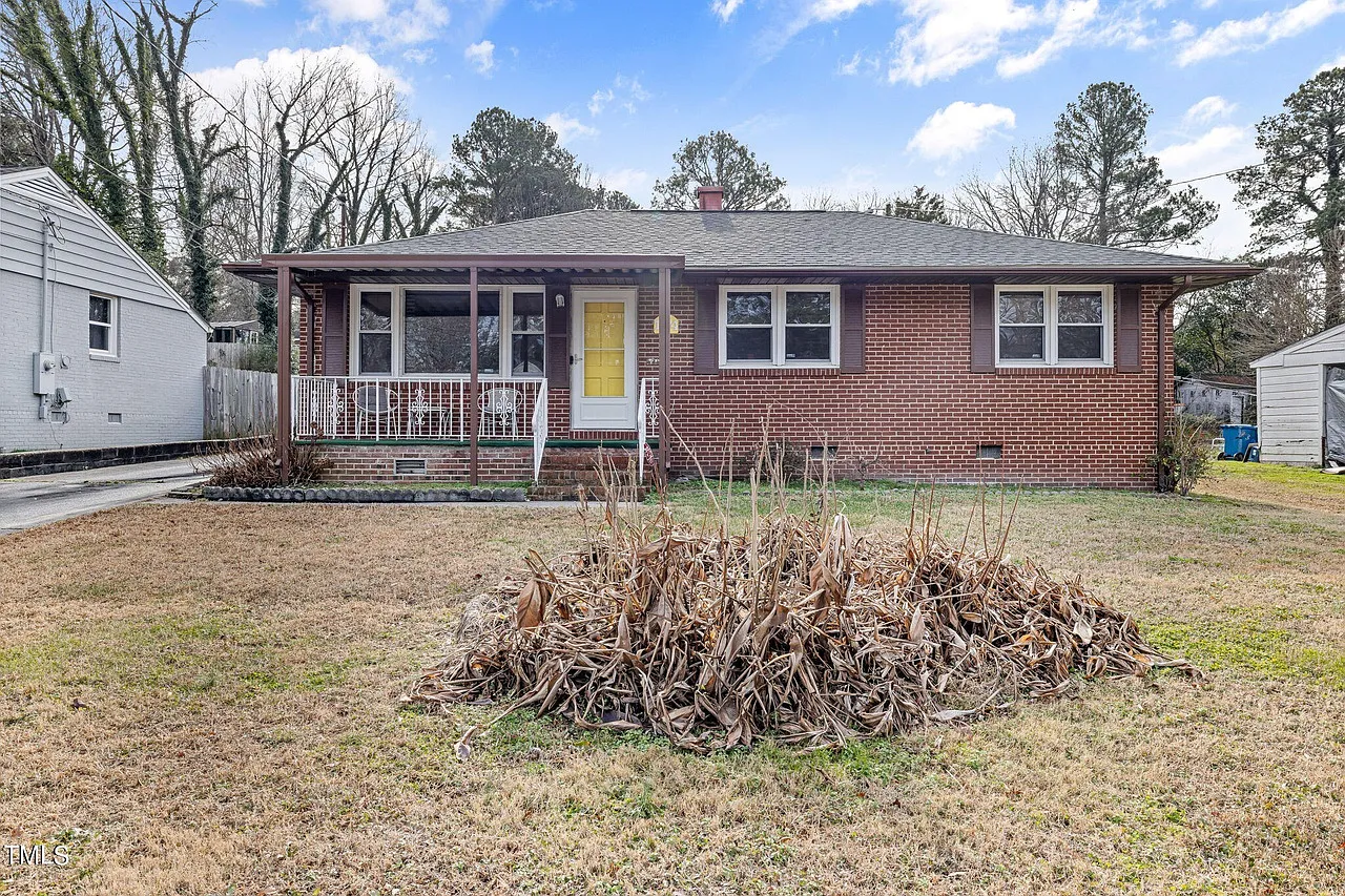 4 bed, 1296 sqft, $2,050 — Photo 1