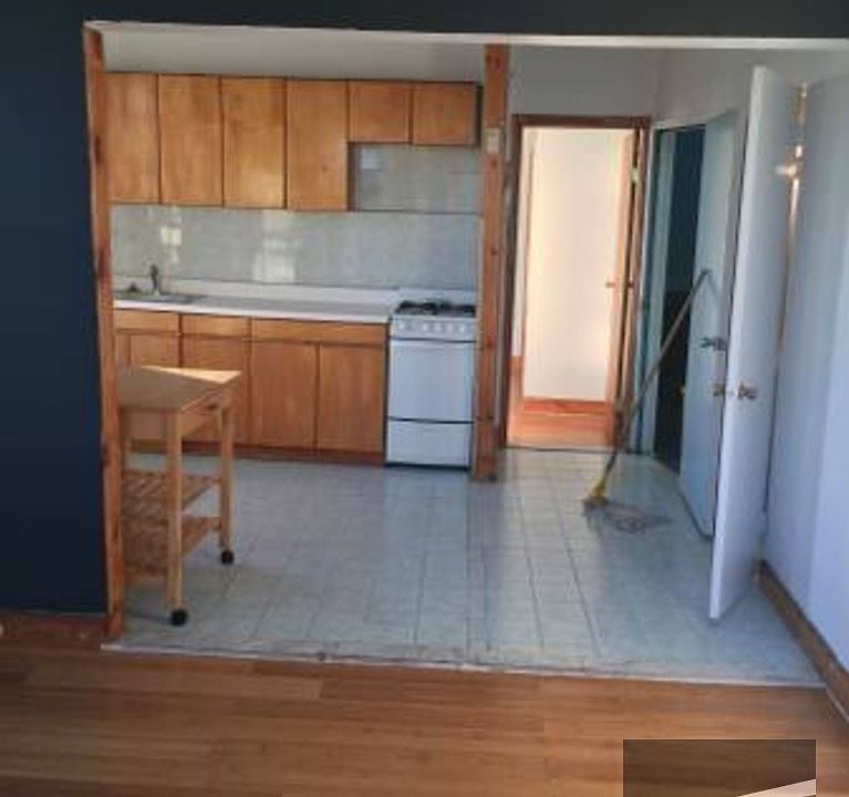 1st image of 4225 35th Ave #3