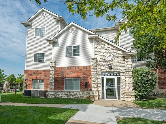 2nd image of 6255 Beechtree Dr Unit 5201