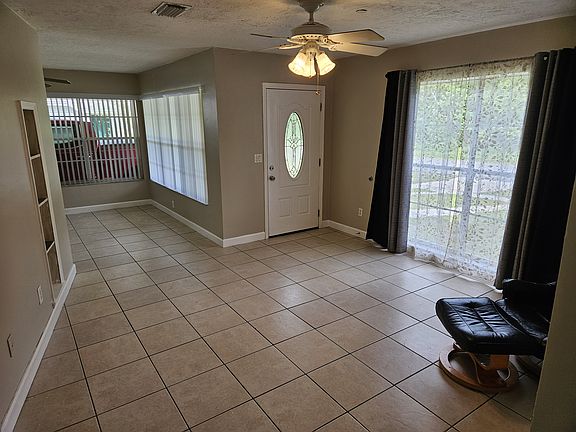 4th image of 1540 Zinnia Dr
