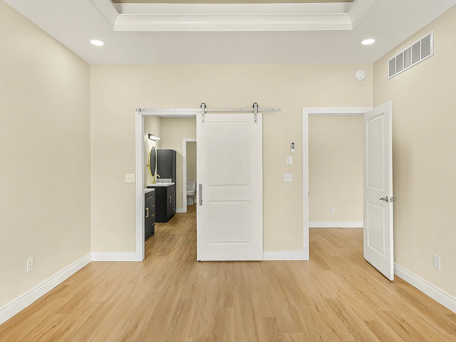3 bed, 2027 sqft, $2,200 — Photo 4