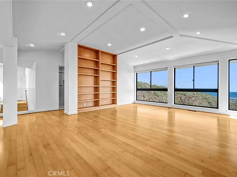 1326 Skyline Dr — Photo 23