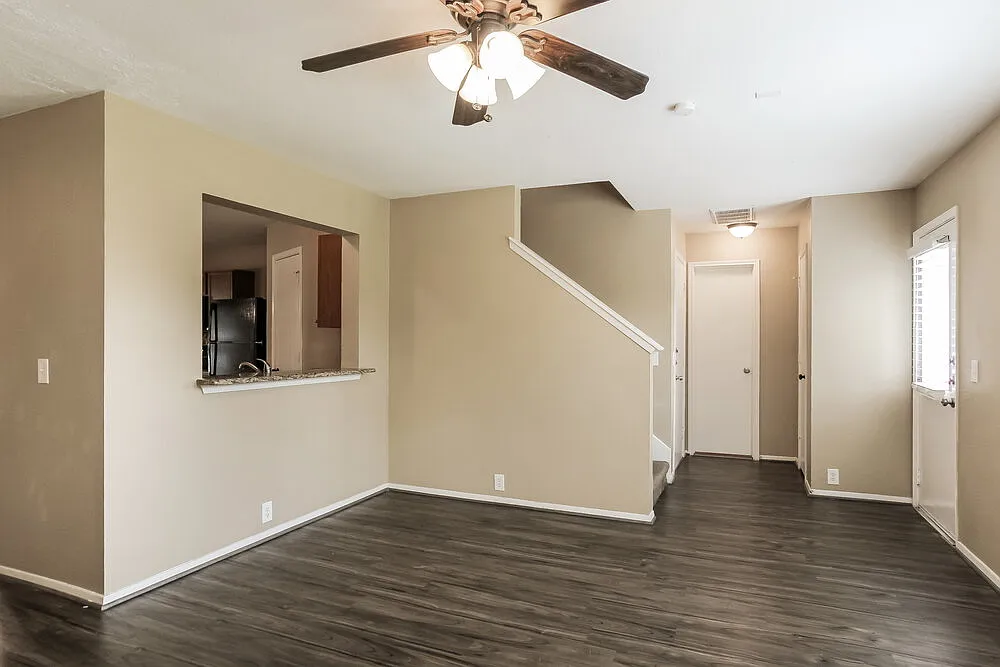 3 bed, 2.5 bath, 1545 sqft, $1,820 — Photo 3