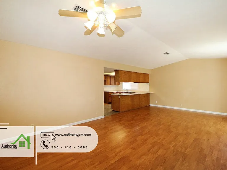 6822 Creekside St — Photo 4