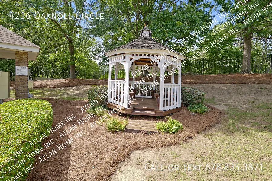 Charming, Pet-friendly 2-Bedroom Townhouse with Granite Countertops in Duluth, GA! — Photo 2