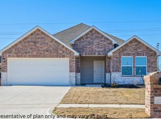 945 S Bear Ln, Mustang, OK 73064