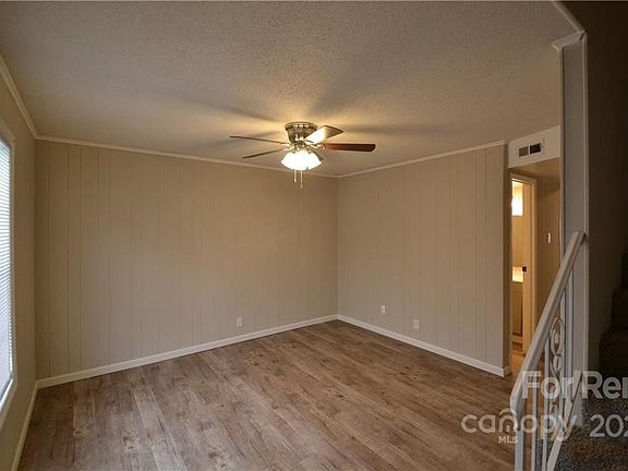 4th image of 118 W Church St