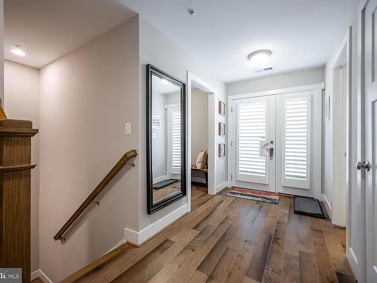 1126 N Stuart St — Photo 33
