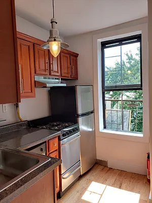 Rented by Signature Property Realty | media 19