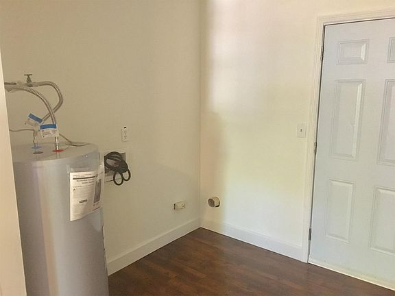 5th image of 302 Parkston Ave