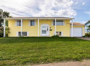 2575 Crissy Dr, Dubuque, IA 52001