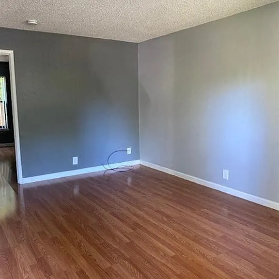 McDouall Apartments — Photo 4